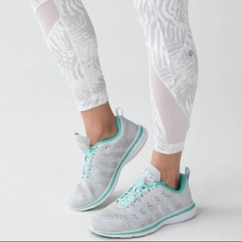 Lululemon Inspire Tight II Palm Camo White Nimbus Women's Size 4 Leggings‎ 7/8